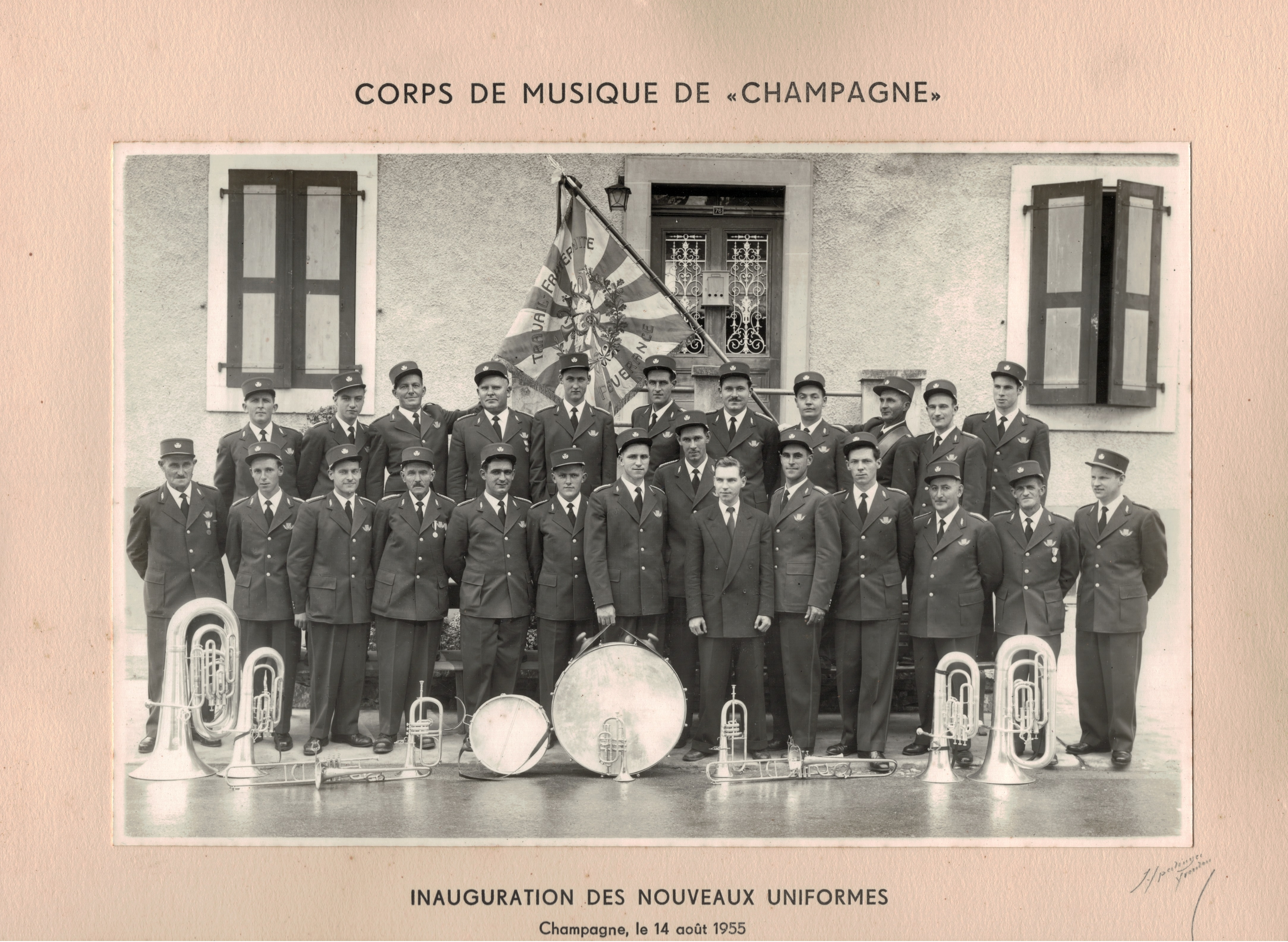 1955 Photo Groupe Uniforme Champagne